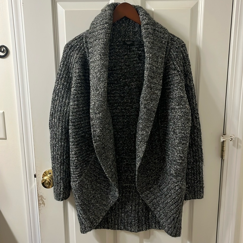 Women’s gorgeous and cozy cardigan, gently worn, smoke free home.